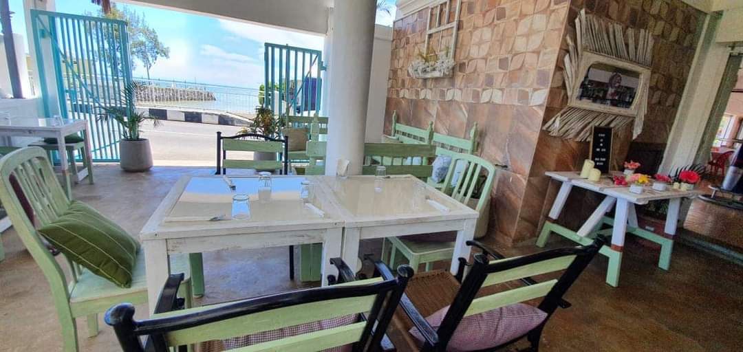 La Plage Resto Bar